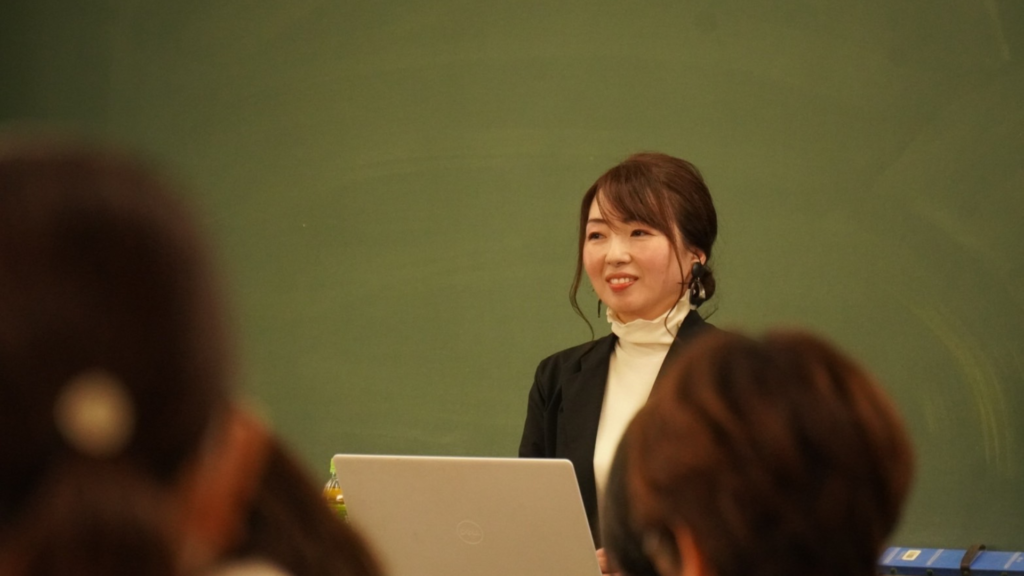 法人・団体様向けセミナー講師まつむらとしこの仕事風景・小学校での授業